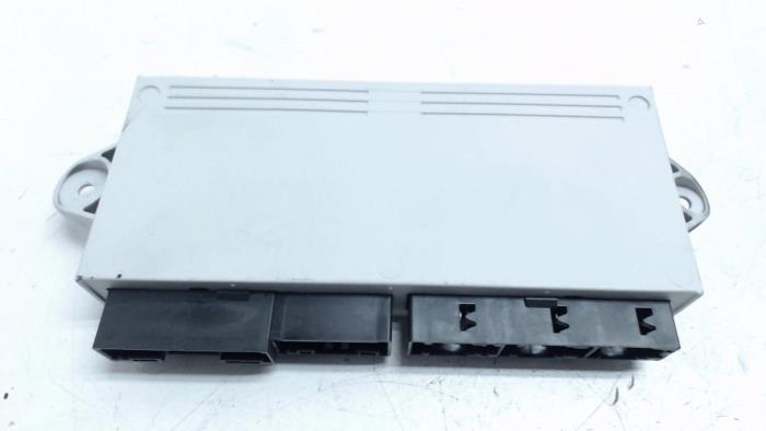 Central door locking module from a BMW 7 serie (E65/E66/E67) 745i,Li 4.4 V8 32V 2001