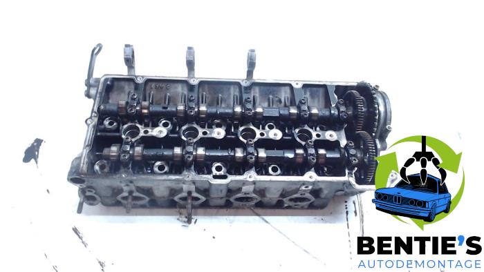 Tête de cylindre d'un BMW 7 serie (E65/E66/E67) 740d V8 32V 2002