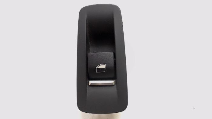 Usados Interruptor de ventanilla eléctrica BMW 6 serie (F12) 640i 24V Precio € 10,00 Norma de margen ofrecido por Bentie's autodemontage