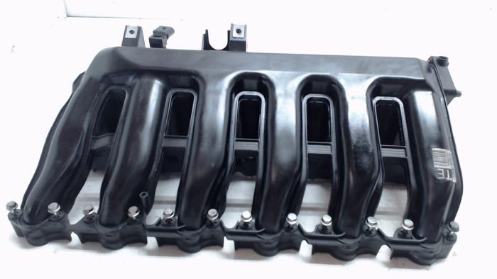 Intake manifold from a BMW 5 serie (E60) 525d 24V 2004