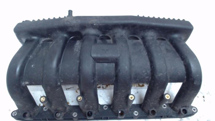 Intake manifold from a BMW 5 serie (E39) 523i 24V 1998