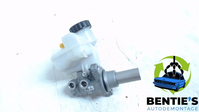 Used Master cylinder BMW 5 serie Touring (G31) 520i 2.0 TwinPower Turbo 16V Price € 75,00 Margin scheme offered by Bentie's autodemontage