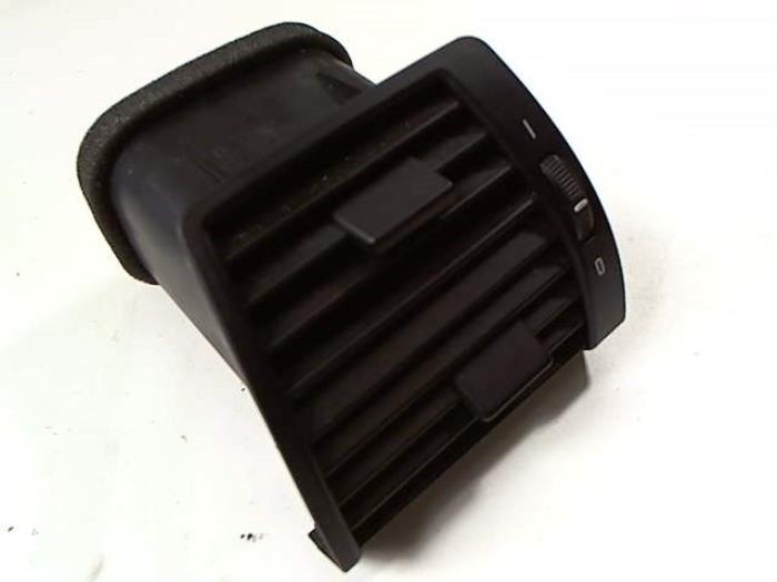 Dashboard vent from a BMW X5 (E53) 3.0d 24V 2004