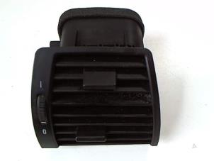 Używane Kratka wentylacyjna deski rozdzielczej BMW X5 (E53) 3.0d 24V Cena € 15,00 Procedura marży oferowane przez Bentie's autodemontage