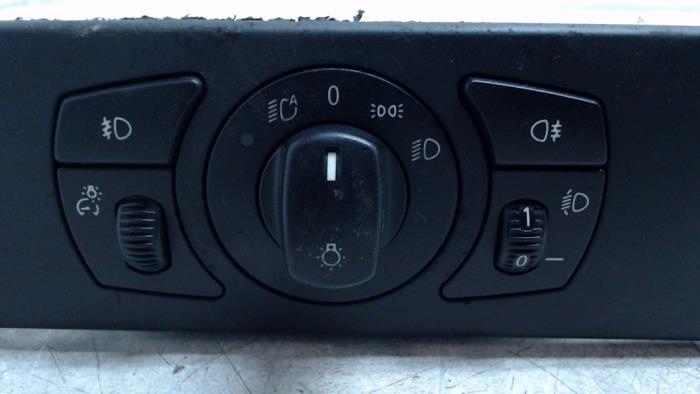 Licht Schalter van een BMW 5 serie Touring (E61) 520d 16V Edition Fleet 2006