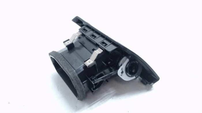 Dashboard vent from a BMW 3 serie (F30) 320i 2.0 16V 2012