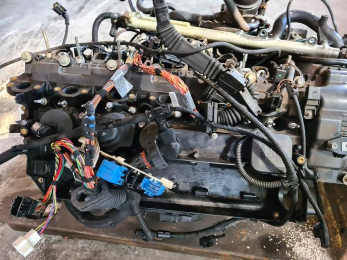 Motor from a BMW 5 serie Touring (E61) 525d 24V 2004