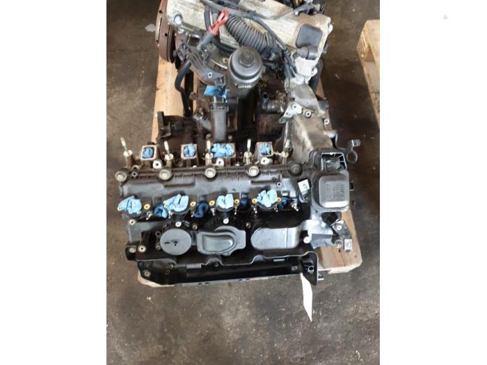 Engine from a BMW 1 serie (E87/87N) 118d 16V 2005
