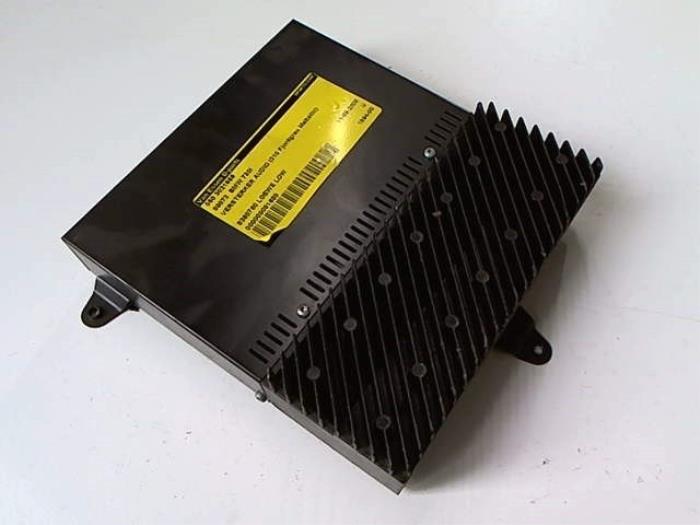 Amplificateur audio d'un BMW 7 serie (E38) 730i/iL V8 32V 1994