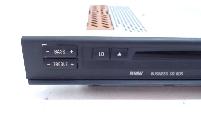 Radio CD player from a BMW 5 serie (E39) 528i 24V 1996