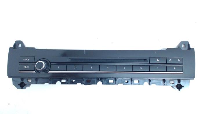 Używane Panel obslugi radia BMW 5 serie (F10) 523i 24V Cena € 150,00 Procedura marży oferowane przez Bentie's autodemontage