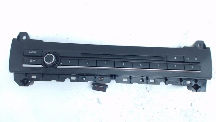 Używane Panel obslugi radia BMW 5 serie Touring (F11) 520d 16V Cena € 145,00 Procedura marży oferowane przez Bentie's autodemontage