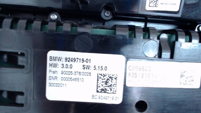 Panneau commande radio d'un BMW 7 serie (F01/02/03/04) 740d 24V 2011