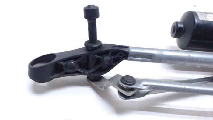 Wiper mechanism from a BMW 1 serie (F20) 116d 2.0 16V 2012