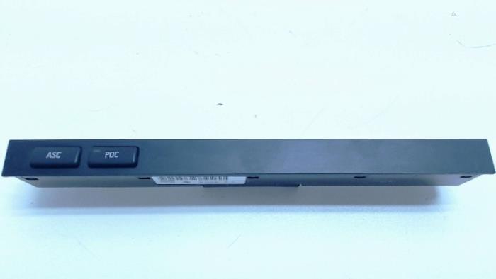 Usados Interruptor (varios) BMW 5 serie Touring (E39) 525i 24V Precio € 25,00 Norma de margen ofrecido por Bentie's autodemontage