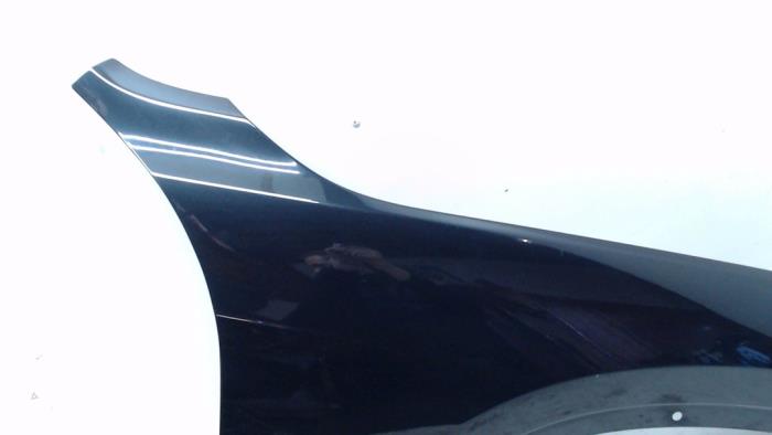 Blotnik prawy przód z BMW X1 (E84) sDrive 18i 2.0 16V 2010