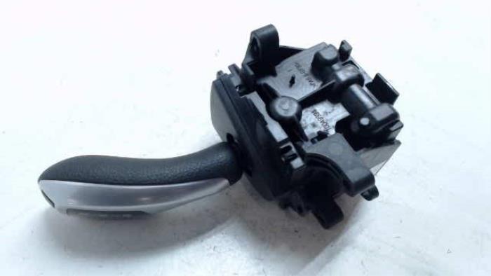 Automatic gear selector from a BMW 3 serie (F30) 320i 2.0 16V 2012