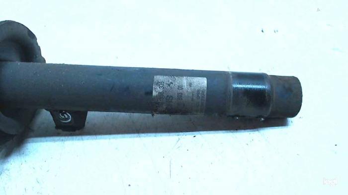 Front shock absorber rod, left from a BMW Z4 Roadster (E85) 2.2 24V 2004