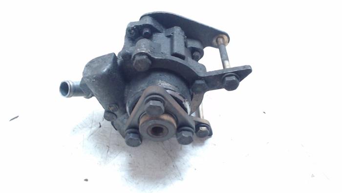 Power steering pump from a BMW 3 serie (E36/4) 316i 1997