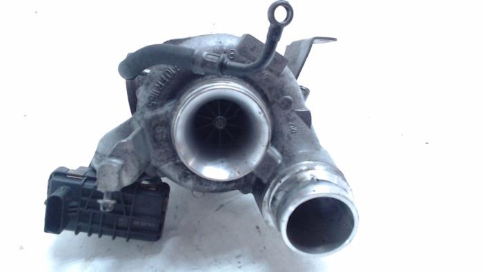 Turbo from a BMW 5 serie (F10) 530d 24V 2010