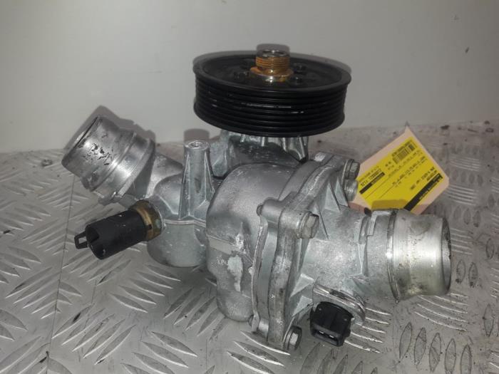 Water pump from a BMW 5 serie (E39) 535i 32V 1999