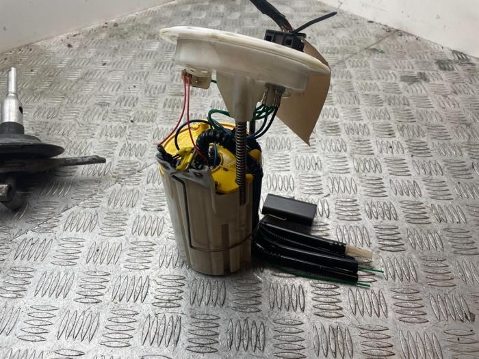 Gebrauchte Kraftstoffpumpe Elektrisch BMW 6 serie (E64) 635d 24V Preis € 50,00 Margenregelung angeboten von Bentie's autodemontage
