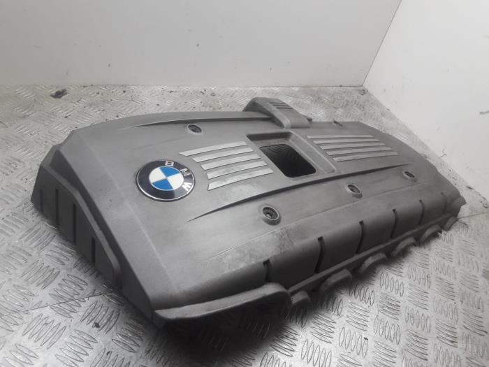 Couverture moteur d'un BMW 7 serie (E65/E66/E67) 730d 24V 2005