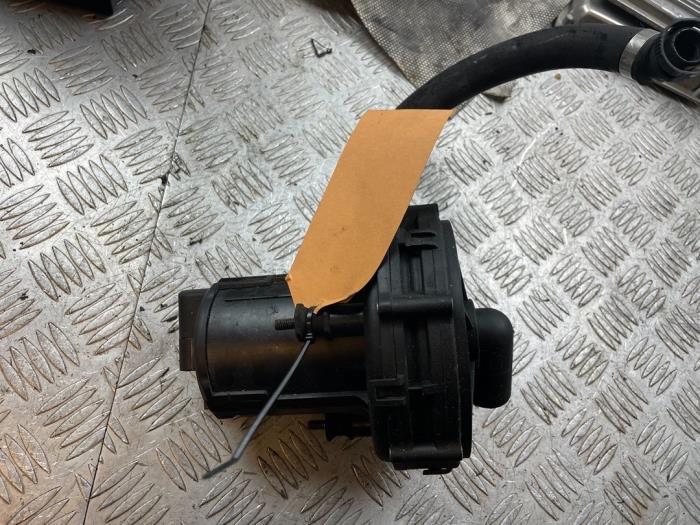 EGR pump from a BMW 3 serie (E46/4) 316i 2002