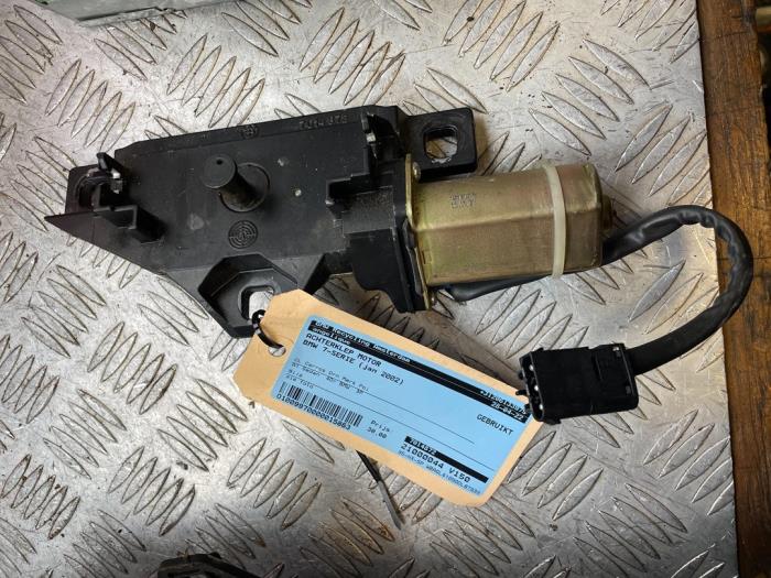 Używane Silnik tylnej klapy BMW 7 serie (E65/E66/E67) 735i,Li 3.6 V8 32V Cena € 30,00 Procedura marży oferowane przez Bentie's autodemontage
