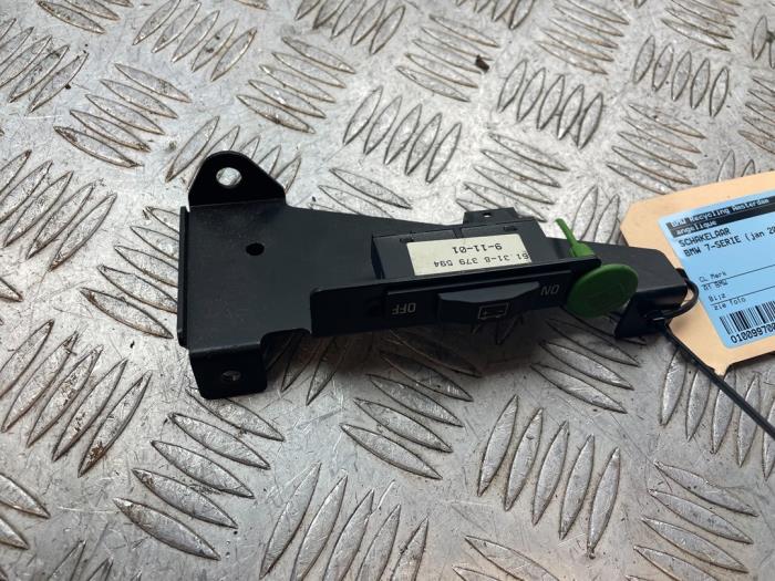 Używane Przelacznik BMW 7 serie (E65/E66/E67) 735i,Li 3.6 V8 32V Cena € 15,00 Procedura marży oferowane przez Bentie's autodemontage