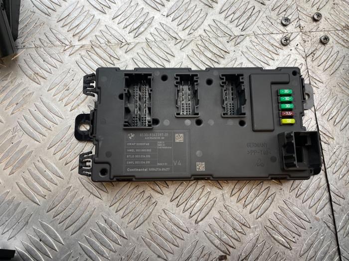 Ordenador body control de un BMW 1 serie (F21) 114i 1.6 16V 2014