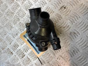 Used Thermostat housing BMW 3 serie Touring (E91) 325i 24V Price € 25,00 Margin scheme offered by Bentie's autodemontage