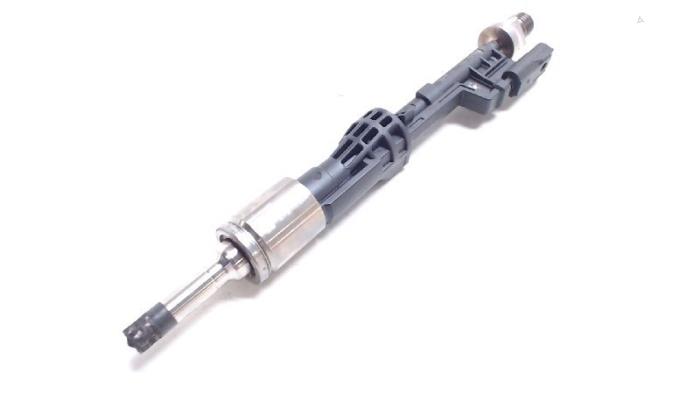 Injektor (Benzineinspritzung) van een BMW 3 serie (F30) 328i 2.0 16V 2012