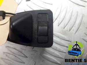 Usados Interruptor de retrovisor BMW 3 serie (E46/4) 318i Precio € 10,00 Norma de margen ofrecido por Bentie's autodemontage