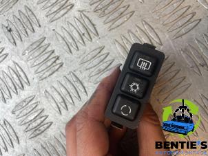 Usados Interruptor aire acondicionado BMW 3 serie Compact (E36/5) 316i Precio € 15,00 Norma de margen ofrecido por Bentie's autodemontage