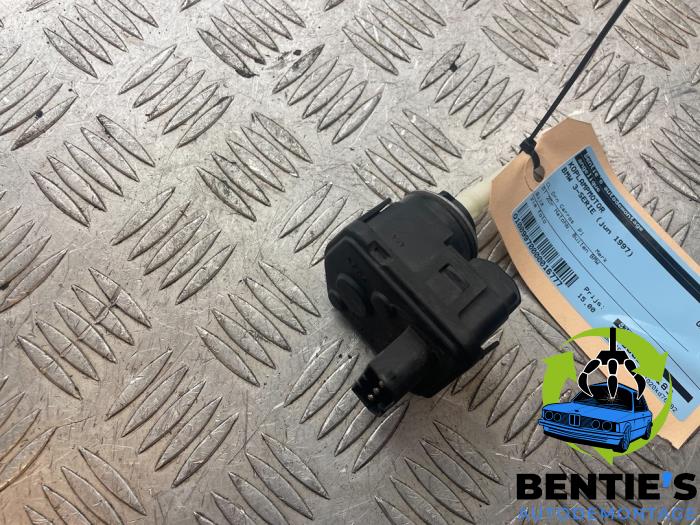 Headlight motor from a BMW 3 serie Compact (E36/5) 316i 1997