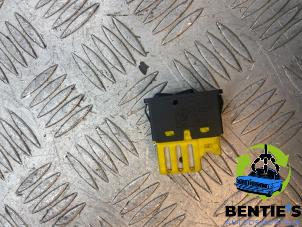 Usados Interruptor de calefactor de asiento BMW 3 serie Compact (E36/5) 316i Precio € 15,00 Norma de margen ofrecido por Bentie's autodemontage