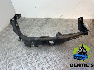 Used Headlight frame, right BMW 3 serie (E90) 318i 16V Price € 20,00 Margin scheme offered by Bentie's autodemontage