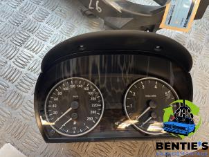 Used Odometer KM BMW 3 serie (E90) 320i 16V Price € 70,00 Margin scheme offered by Bentie's autodemontage