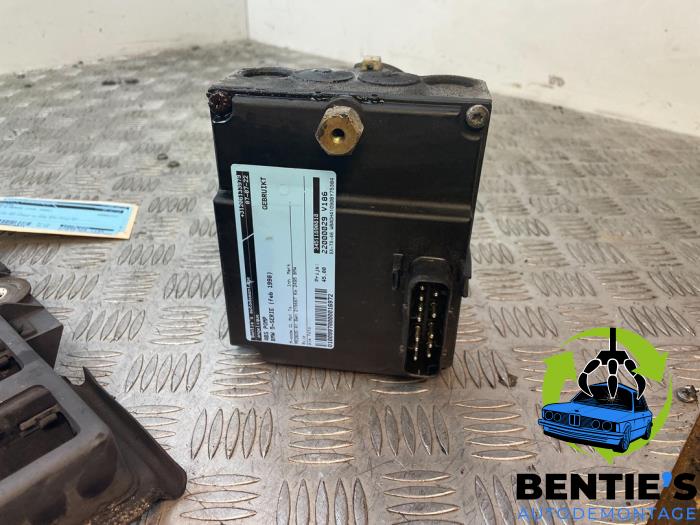 Używane Pompa ABS BMW 5 serie Touring (E39) 523i 24V Cena € 45,00 Procedura marży oferowane przez Bentie's autodemontage