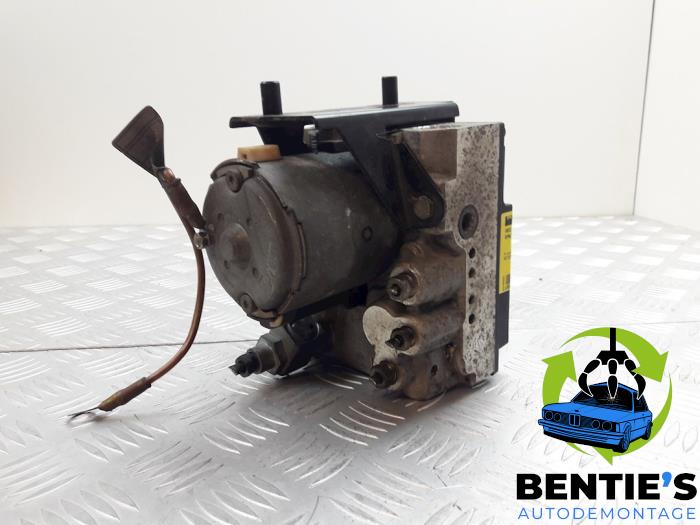 Używane Pompa ABS BMW 7 serie (E38) 725 tds Cena € 60,00 Procedura marży oferowane przez Bentie's autodemontage