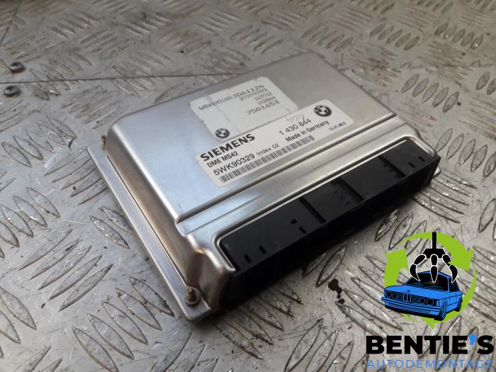 Used Engine management computer BMW 3 serie (E46/4) 323i 24V Price € 75,00 Margin scheme offered by Bentie's autodemontage