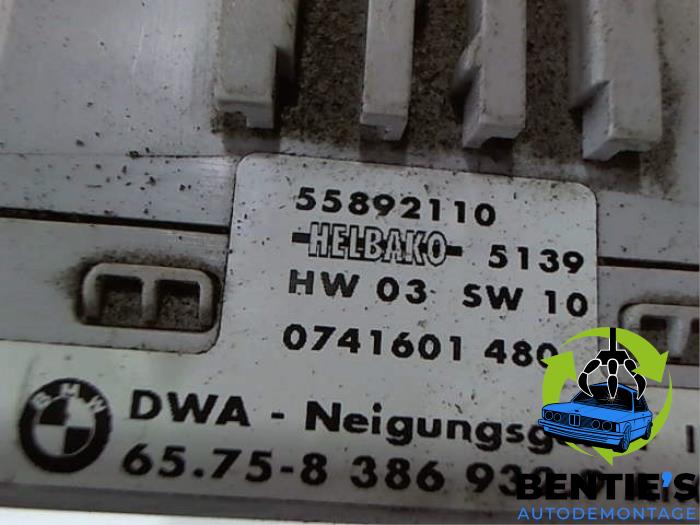 Module alarme d'un BMW 3 serie (E46/4) 320d 16V 2000