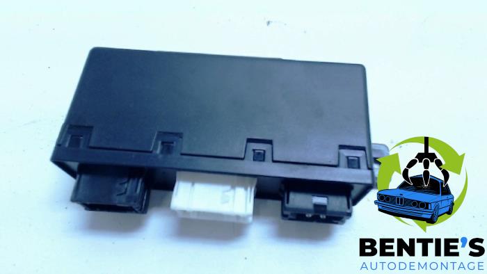 Używane Modul centralnego zamka BMW 5 serie Touring (E39) 525i 24V Cena € 30,00 Procedura marży oferowane przez Bentie's autodemontage