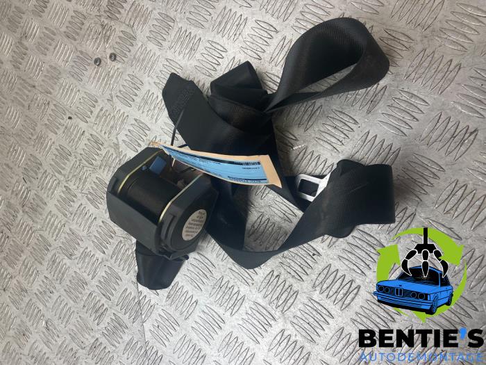 Front seatbelt, right from a BMW 3 serie (E46/2) 318 Ci 2001