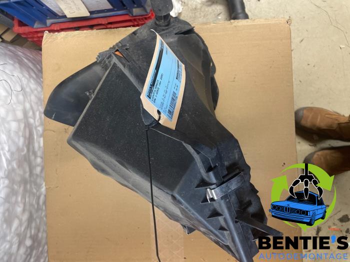 Begagnade Luftfilterhus BMW 1 serie (E88) 118d 16V Pris € 35,00 Marginaltabell erbjuds av Bentie's autodemontage