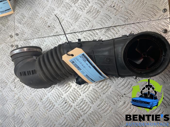 Gebrauchte Turboschlauch BMW 1 serie (E88) 118d 16V Preis € 30,00 Margenregelung angeboten von Bentie's autodemontage