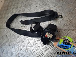 Used Rear seatbelt, left BMW 1 serie (E88) 118d 16V Price € 49,95 Margin scheme offered by Bentie's autodemontage