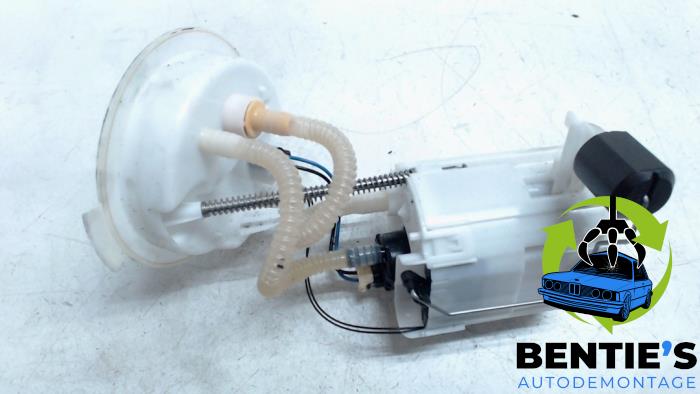 Pompe carburant électrique d'un BMW 1 serie (F20) 116d 1.6 16V Efficient Dynamics 2014