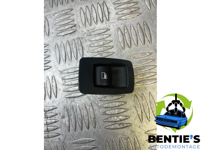 Usados Interruptor de ventanilla eléctrica BMW X3 (E83) 3.0i xDrive 24V Precio € 15,00 Norma de margen ofrecido por Bentie's autodemontage
